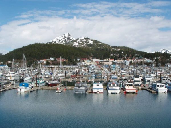 15 mejores pueblos pequeños para pasar revista en Alaska