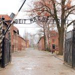 ¿Debo tolerar a mis hijos a inspeccionar Auschwitz?