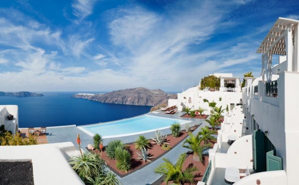 Luna de miel en Santorini: los 10 mejores hoteles y la mentor para 2023
