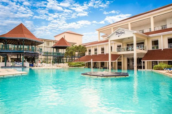 Hotel Breezes Bahamas un paraíso tropical para familias