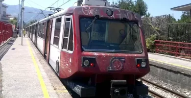 Tren de Nápoles a Sorrento: Un viaje escénico por la costa italiana