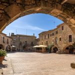 Monells un pueblo encantador en la comarca de Girona