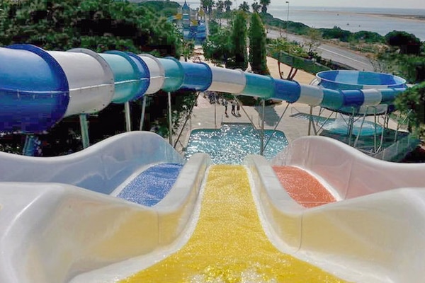 Aventúrate en hotel con parque acuatico en huelva: Lo que no te puedes perder.
