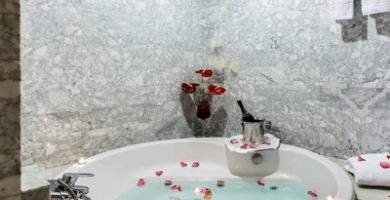 Descubre por qué hoteles con jacuzzi privado en habitación sevilla es un destino que no te puedes perder.