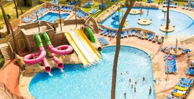 hotel con toboganes en nerja: Tu próximo destino soñado te espera.