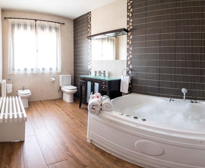 Explorando hoteles en Castellón con jacuzzi Una experiencia única y emocionante.