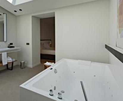Todo lo que necesitas saber sobre hoteles Girona con jacuzzi en un solo lugar.