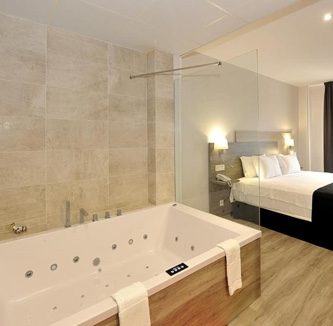 Todo lo que necesitas saber sobre hoteles con jacuzzi en la habitación granada en un solo lugar.