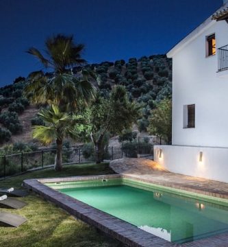 Cortijo La Fe: El Alma del Campo Español